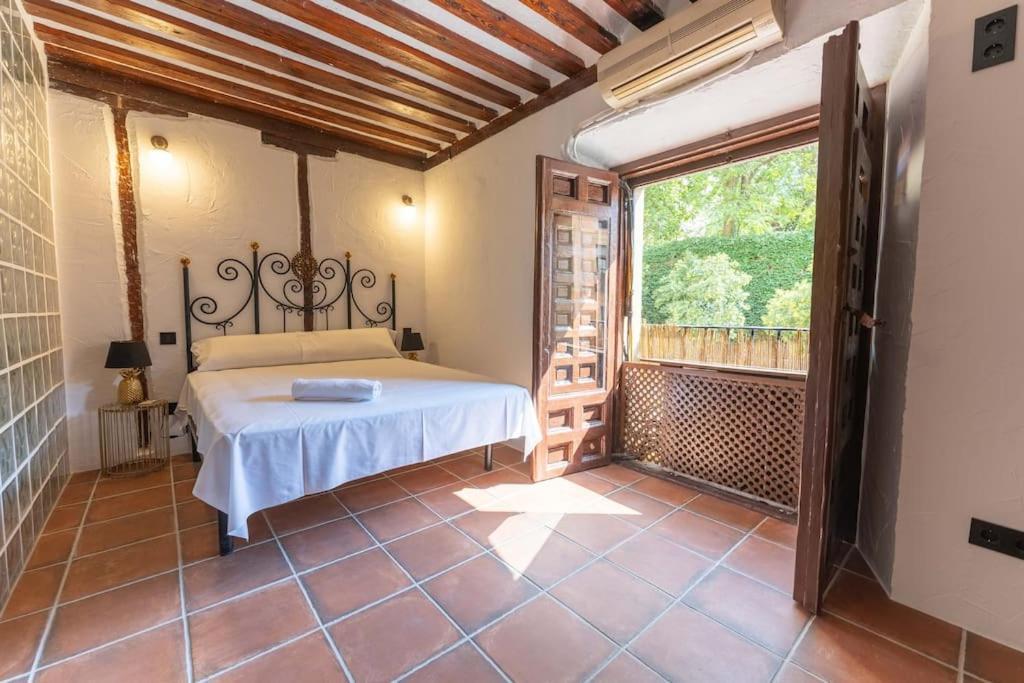 Encantador En Calle Segovia Apartament